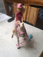 Barbie Pferd  mit Funktion und Reiterin Sachsen - Lohmen Vorschau