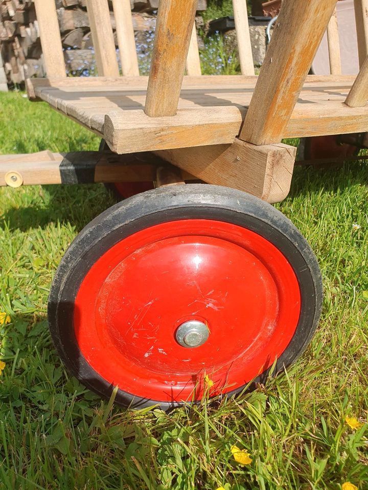 Bollerwagen aus Holz in Lenningen