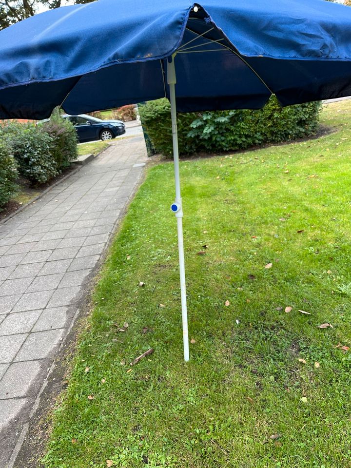 Sonnenschirm  für Flohmarkt oder Garten in Rendsburg