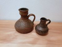 2 Vasen mit Henkel sehr schöne Ornamente Handgetöpfert Nordrhein-Westfalen - Kalletal Vorschau