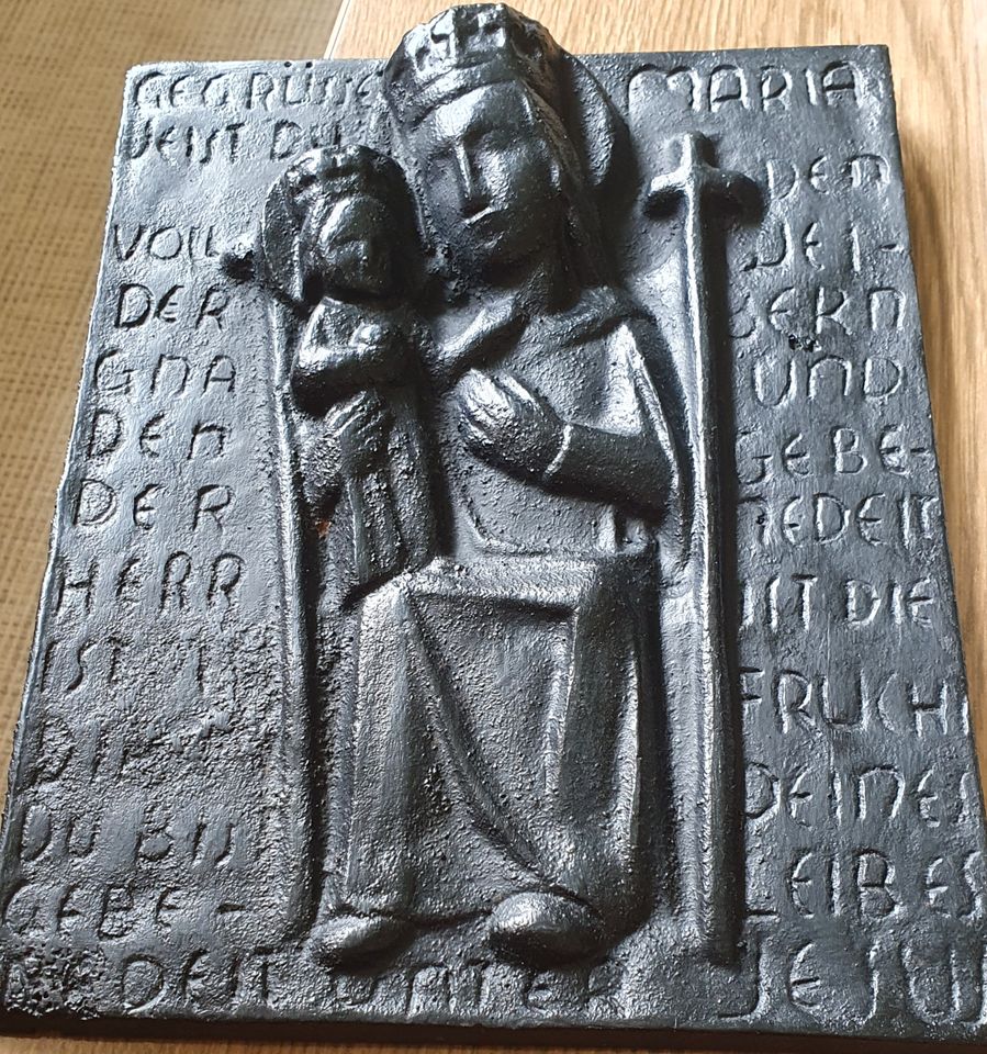 Gußeisernes Reliefbild Madonna mit Kind (Achthaler Gießerei) in Teisendorf
