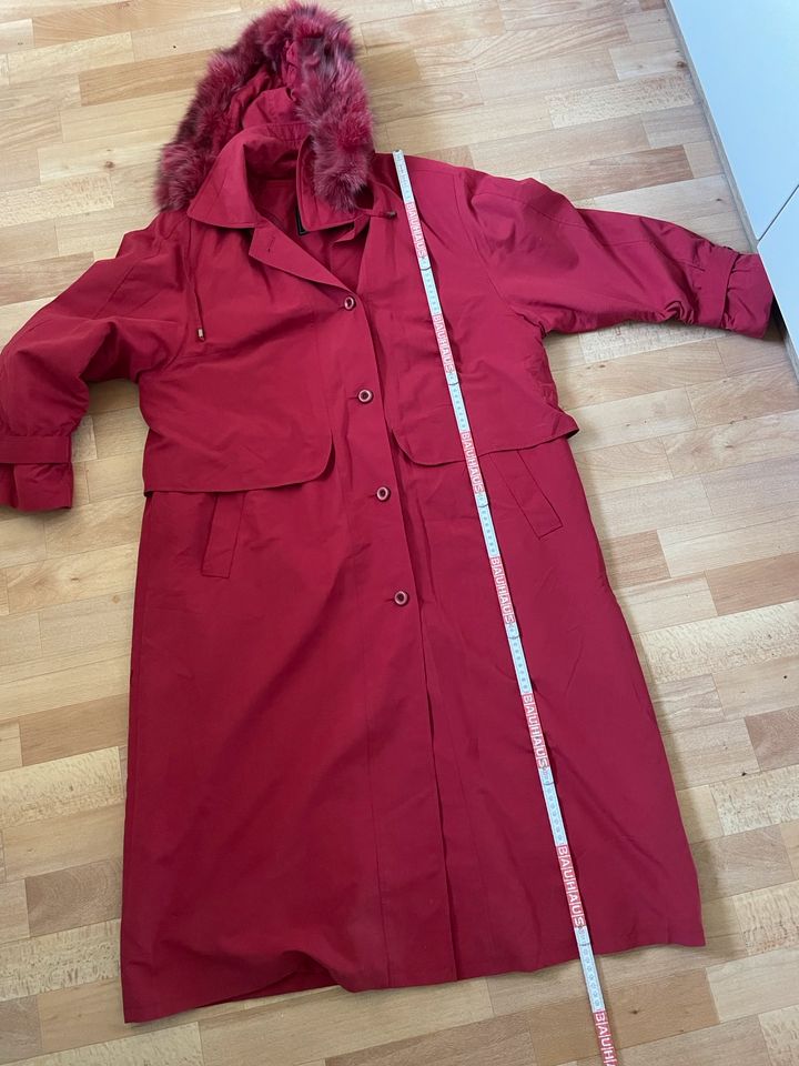 Vintage Trenchcoat / langer Mantel Gr. 44 XXL rot Kapuze Pelz in Köln