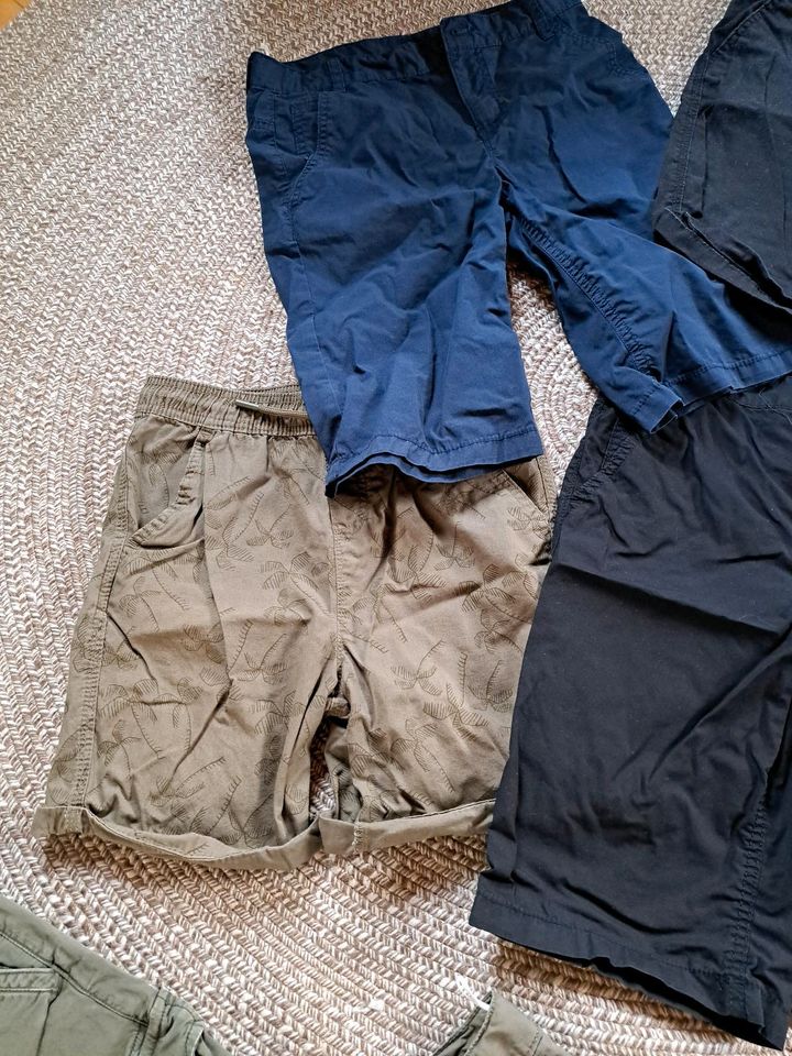 Shorts, kurze Hose, Gr. 158, 5 Stück in Marburg