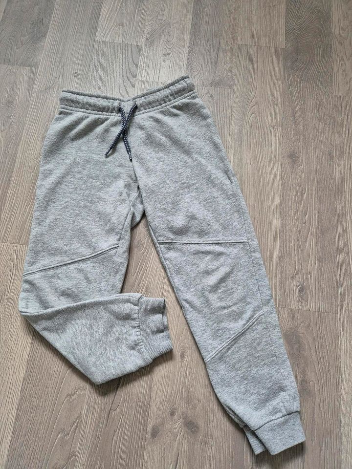 Tolle Jogger Hose von Lupilu, Gr. 110/116, grau in Hamburg