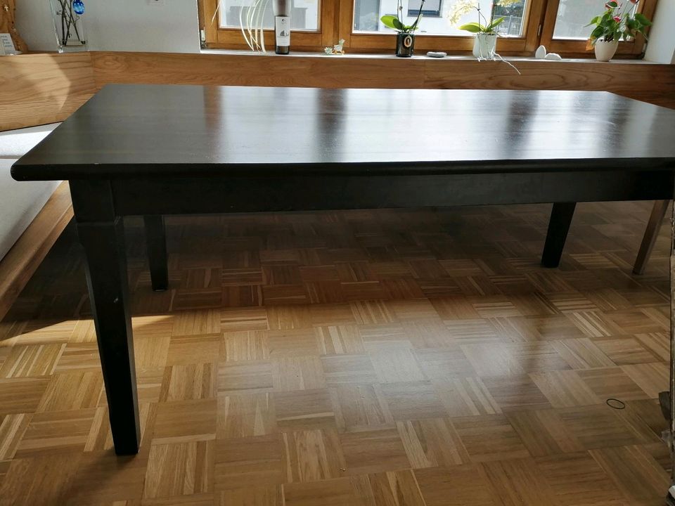 Tisch massiv in Ostrach