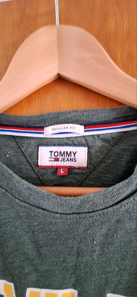 T Shirt Tommy Hilfiger Größe L in Essen