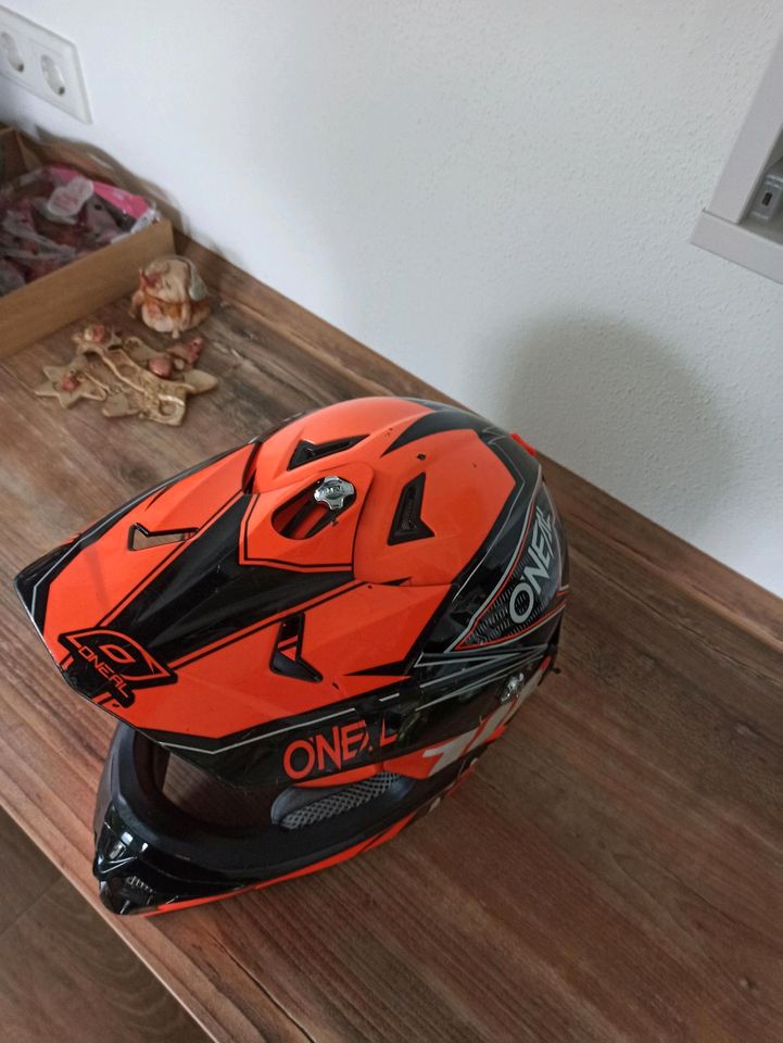 Kinder O'Neal Racing Helm mit Brille in Neustadt