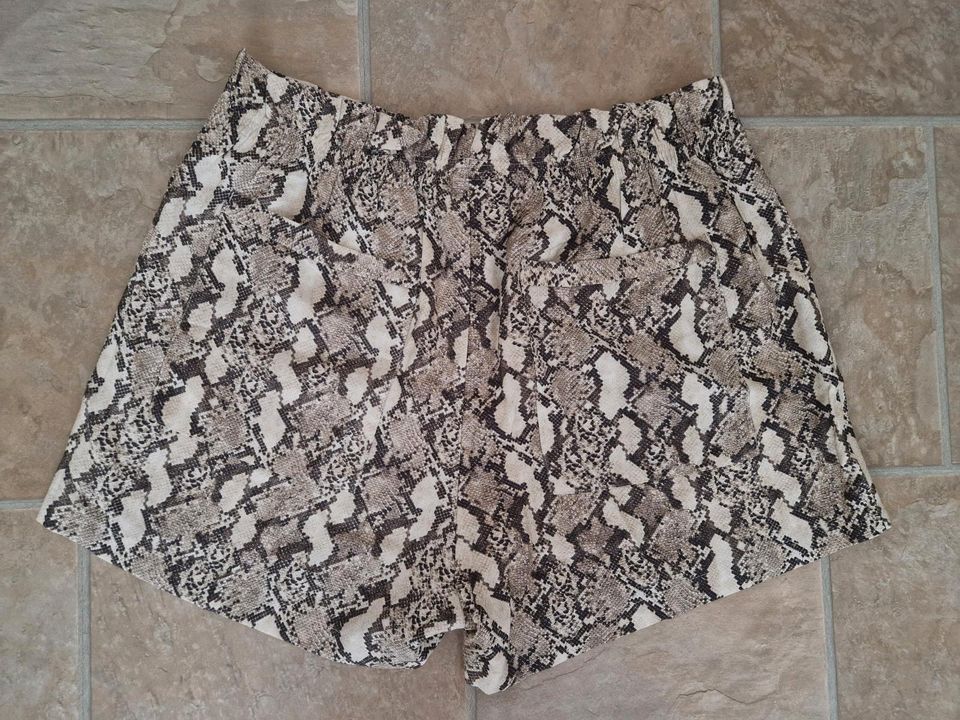 H&M Shorts, Gr. 50 Neu!!! in Stockelsdorf