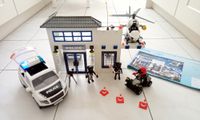 Playmobil Polizeiwache 9372 und Straßensperre 6878 Berlin - Lichterfelde Vorschau