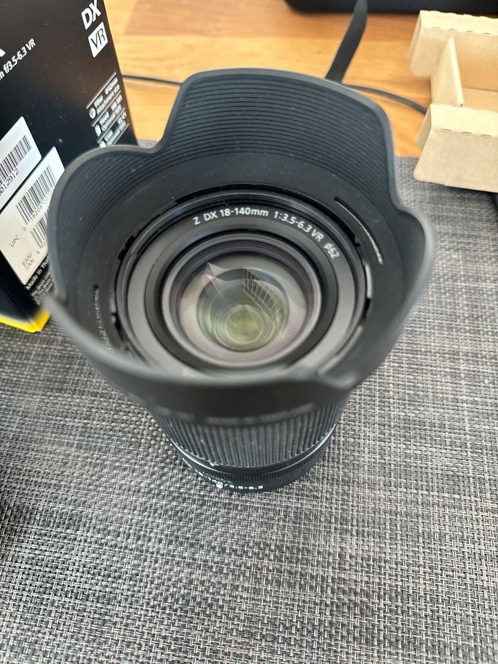 VB Nikon Z DX 18-140 f3.5-6.3 Objektiv in Bad Homburg