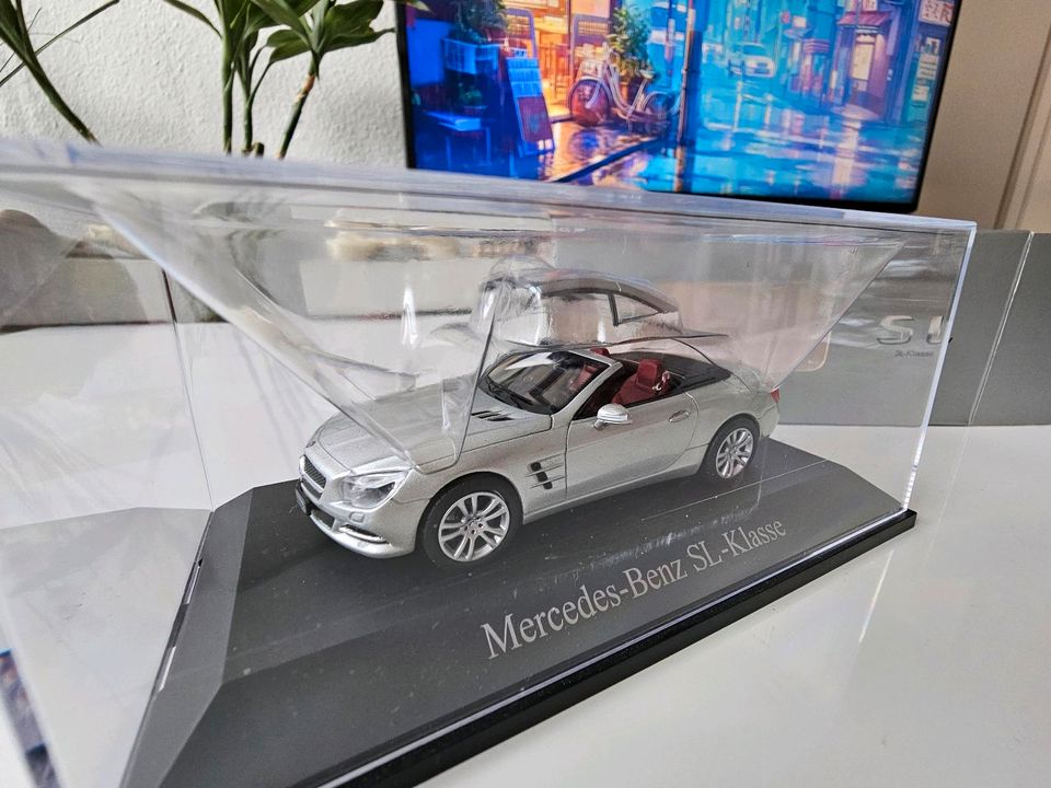 Mercedes SL-KLASSE Iridium Silber Cabrio mit Dach Neu OVP 1:43 in Mannheim