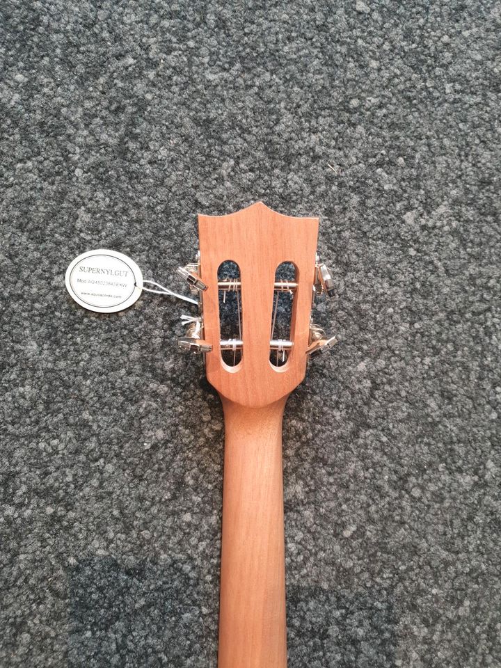 Ukulele Konzertukulele mit Pickup Volt UK-3102-24EQ in Hannover