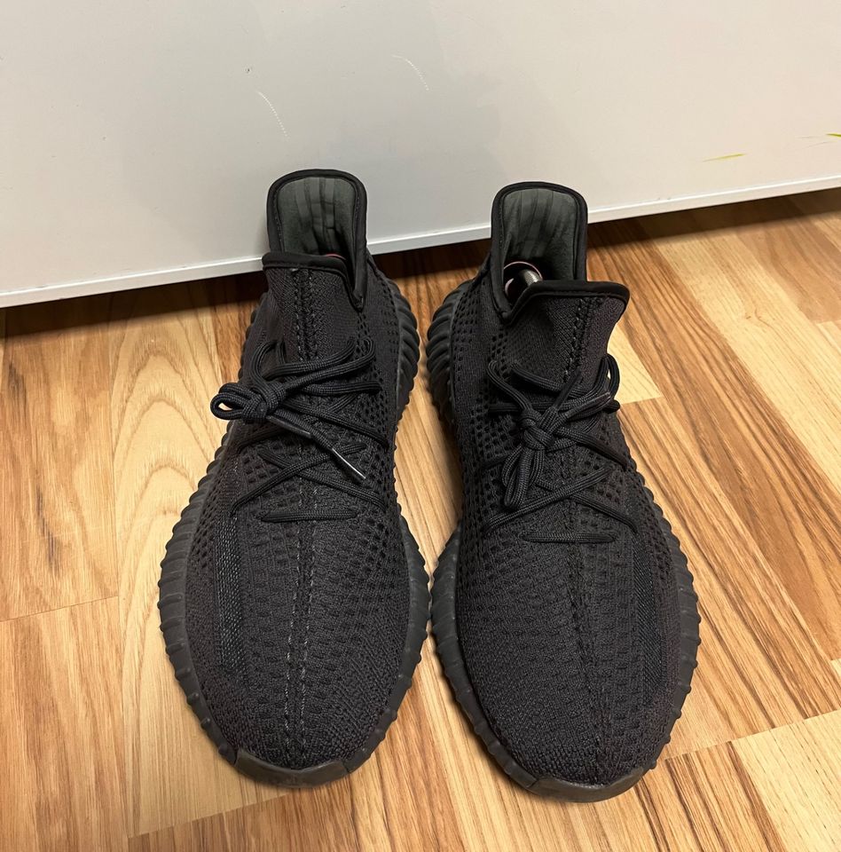 Adidas Yeezy Boost 350 V2 Cinder 44 Sneaker Schwarz Top Original in Dortmund