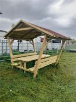 überdachte Sitzgruppe, Massivholz, mit Schindeln, Picknicktisch Brandenburg - Treuenbrietzen Vorschau