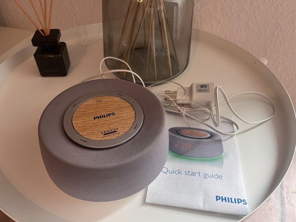 PHILIPS AJH5100 Radiowecker mit Lampe in Düsseldorf