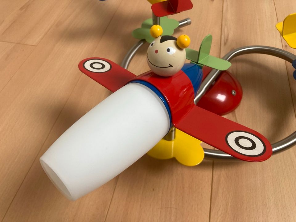 Deckenlampen und Leselampe für Kinderzimmer mit Flugzeugen in Schönkirchen