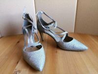 Tamaris Riemchenpumps Silber Platinum Glam | Größe 41 Nordrhein-Westfalen - Steinheim Vorschau