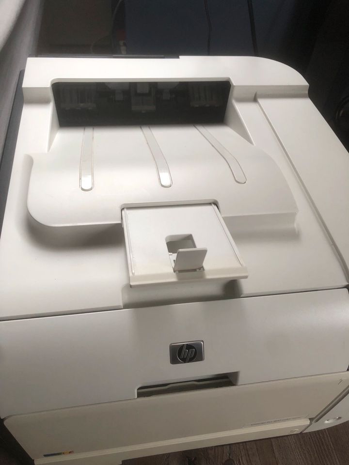 HP LaserJet 400 color M451dn -Sehr guter Zustand Farblaserdrucker in München