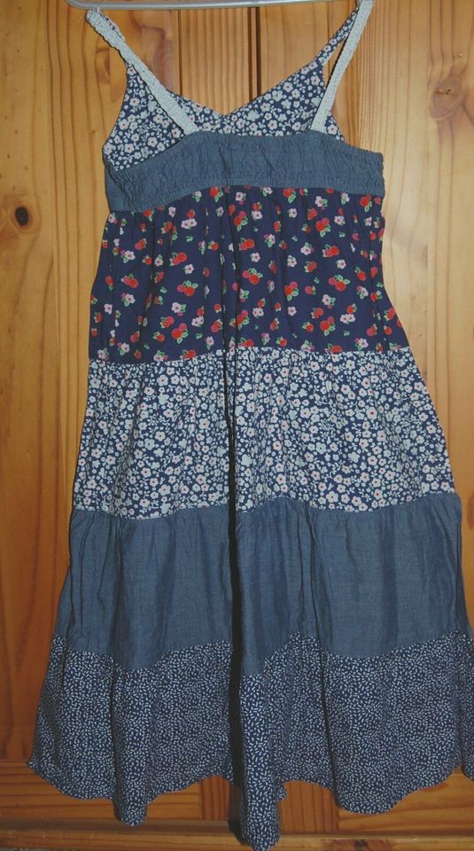 H&M Patchwork-Kleid Gr. 116 Denim/Blumen in Unterkirnach