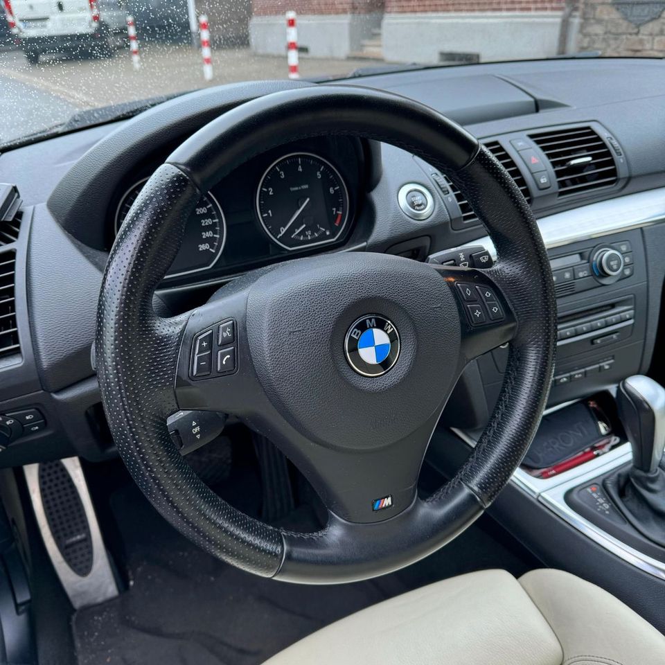 BMW 120i Cabrio mit M Paket - Erstklassiger Zustand in Viersen
