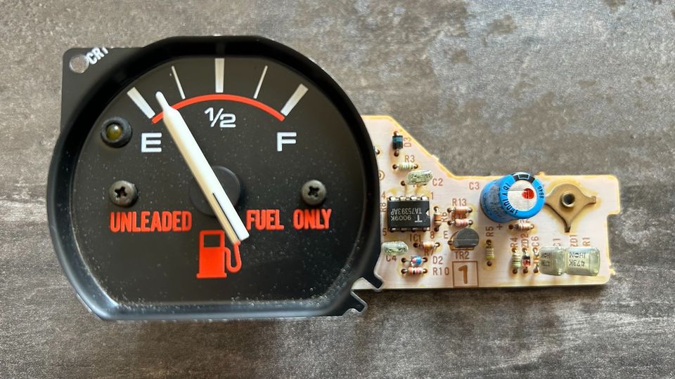 Tankanzeige Öldruck-,Batterieanzeige/Voltmeter Jeep Cherokee XJ in Ziegelroda