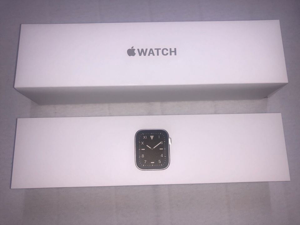 Apple Watch series 5 Original Karton in Kirchardt