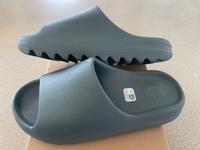 Adidas Yeezy Slides, Größe 44 1/2 (10), Farbe Slate Marine, NEU Niedersachsen - Evessen Vorschau