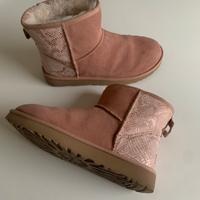 Ugg Boots altrosa mit Print 40 Nordrhein-Westfalen - Rheda-Wiedenbrück Vorschau