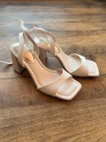 Hochzeit Sandalen / Absatzschuhe weiß Gr. 36 Baden-Württemberg - Aspach Vorschau