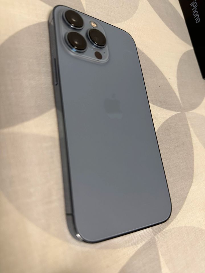 iPhone 13 Pro 128 GB top Zustand mit Zubehör in Bonn