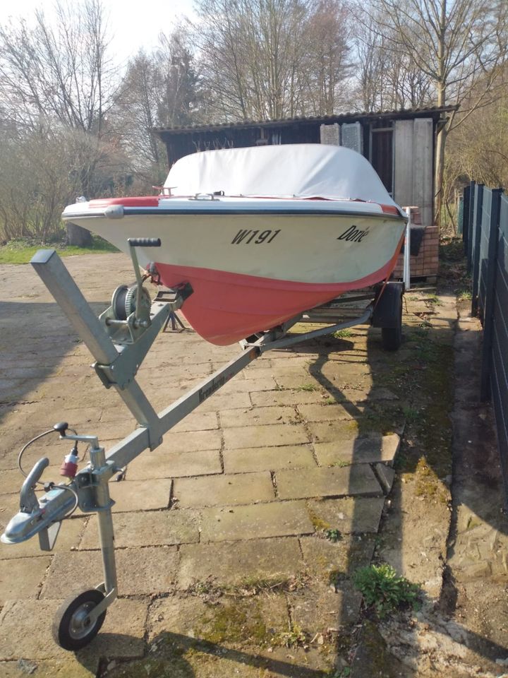 Sportboot mit Trailer in Dahlenburg