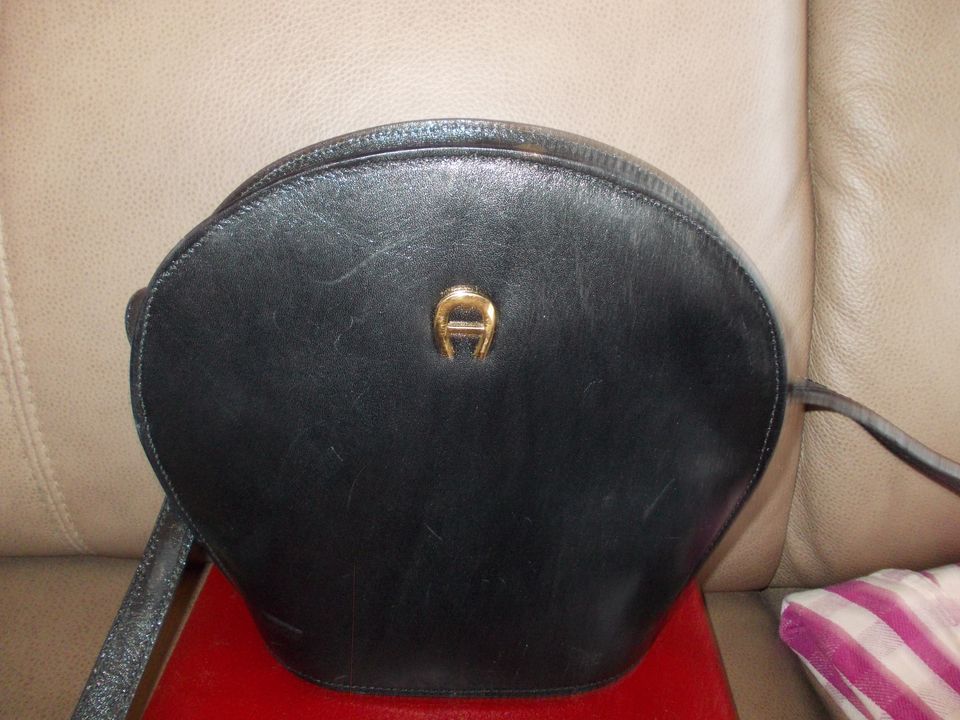 Aigner Damen Abendhandtasche schwarz Original in Hückelhoven