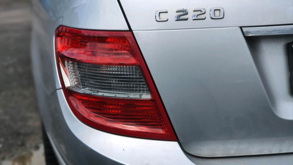 Rücklicht Mercedes-Benz W204 hinten Links Fahrerseite in Gelenberg