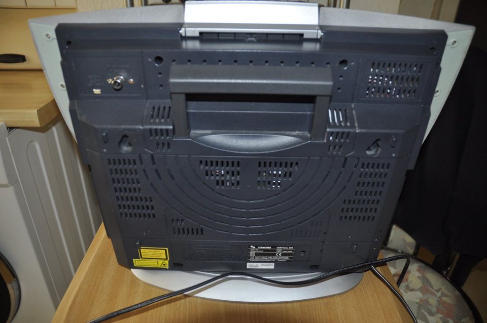 Schneider Vertical 250 Radio CD Kassettenrekorder in Mechenhard