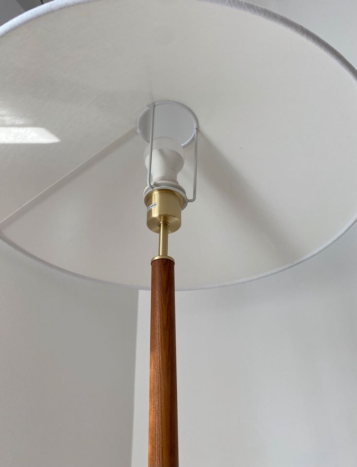 Stehlampe aus Holz und Metall mit Lampenschirm aus Stoff H&M Home in Augsburg