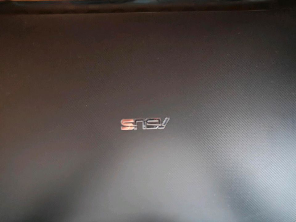 Asus Laptop 15,6 Zoll super Zustand  mit Windows 11 in Esslingen