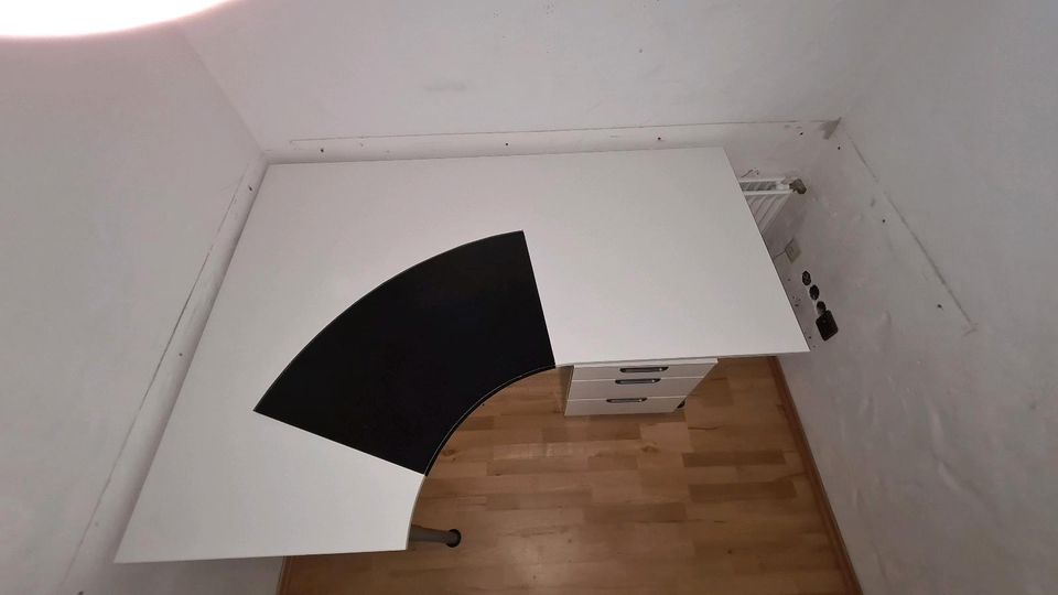 IKEA Schreibtisch Galant weiß in Lennestadt