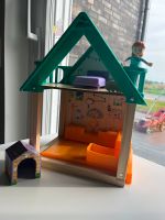 Puppenhaus aus Holz und Plastik Niedersachsen - Drochtersen Vorschau
