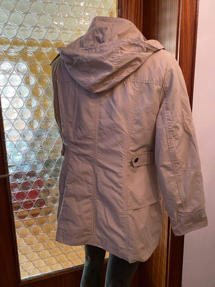 Trenchcoat Jacke, Steppfutter Nova Check GR. 42, beige Neuwertig in Finsing