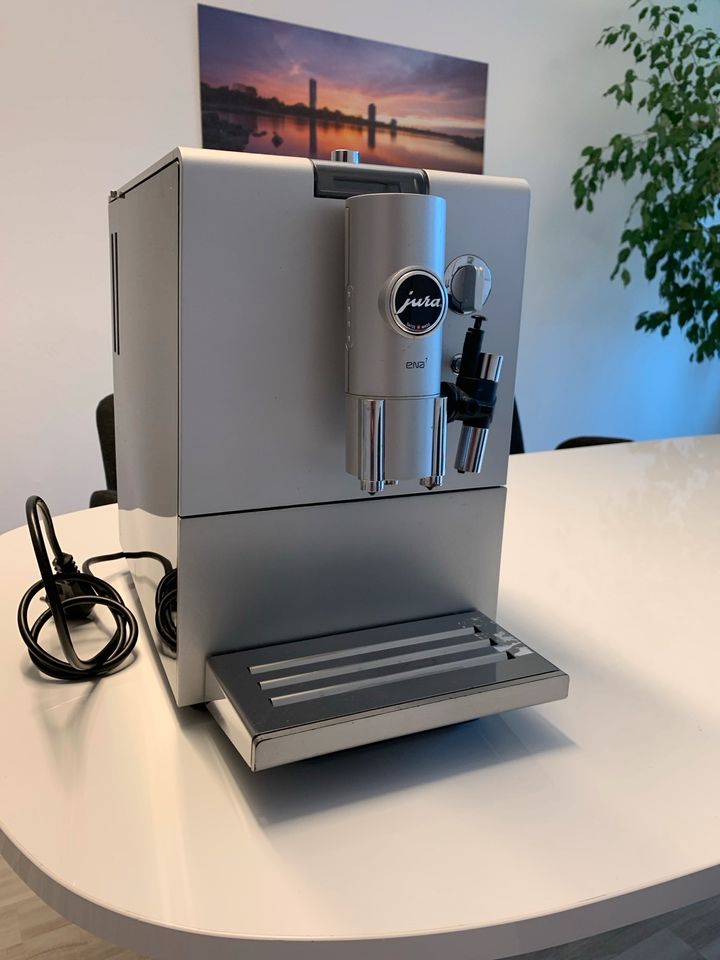 Jura Kaffeeautomat Espressomaschine Neuwertig in Bonn