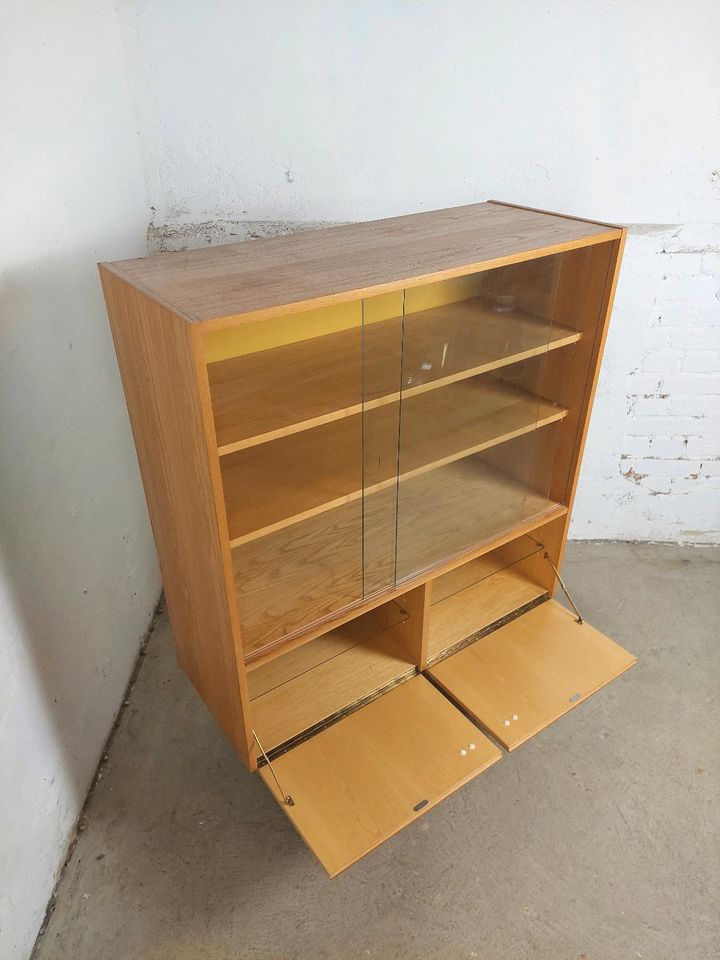 Vintage Hellerau 427 Highboard Schrank Vitrine 60er 70er DDR in Leipzig