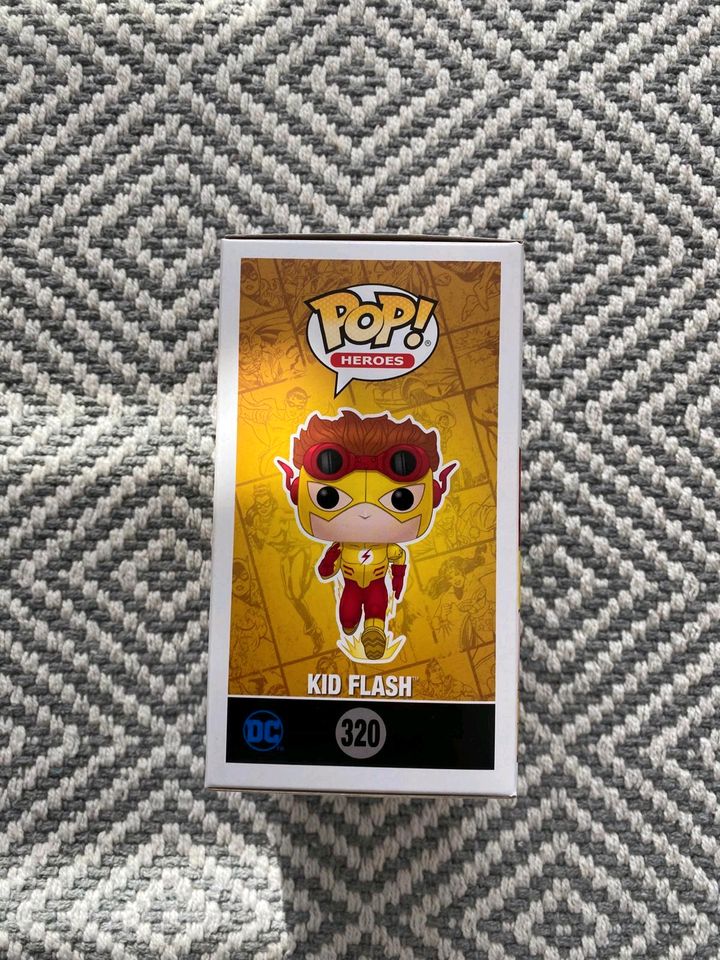 Funko Pop ! DC - Kid Flash N. 320 _ Chase Edition / Glow in Frankfurt am Main