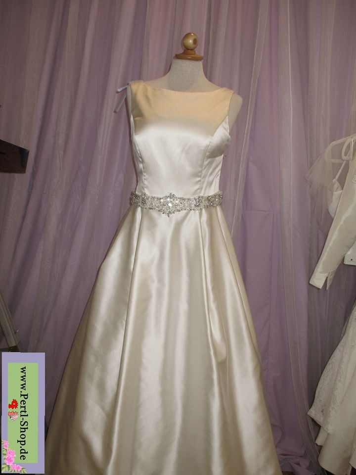 Brautkleid, Gr. 38, Glänzend, zauberhafter Rücken in Traunstein