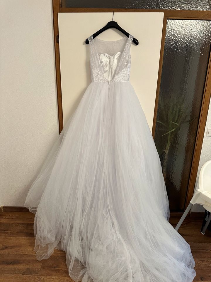 Hochzeitskleid in Größe 38 UNGETRAGEN! in Herne