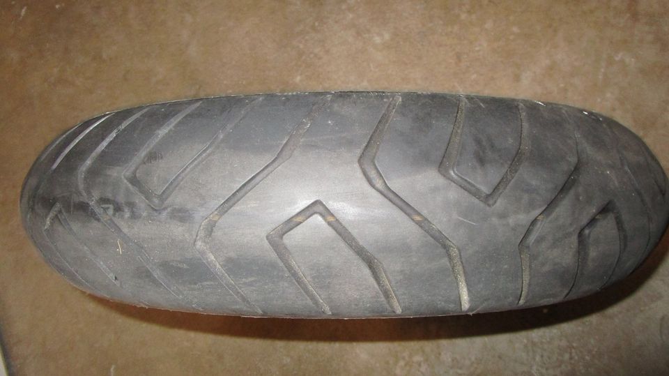 Motorradreifen Pirelli 120/70 R17 58V in Kämpfelbach