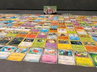600 originale Pokemon Sammelkarten + Box, Trenner & Glurak Münze Baden-Württemberg - Lauchheim Vorschau
