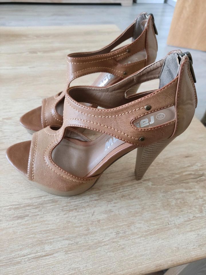 Pumps High Heels Neu in Rohlstorf 