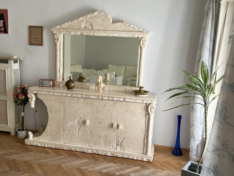 Sideboard und Regalschrank beleuchtet in Ratingen