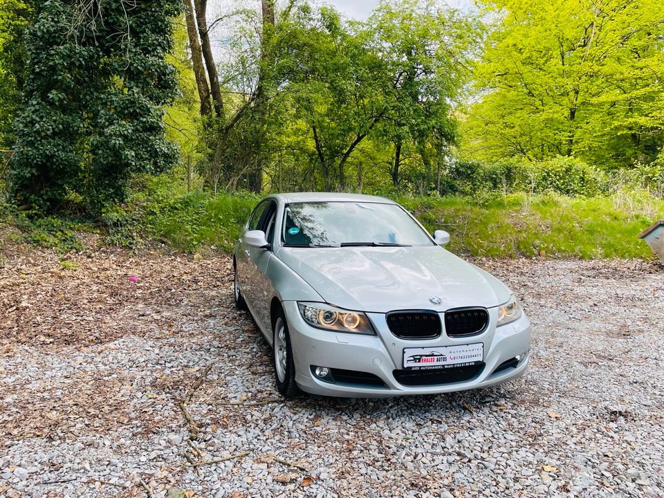 BMW E90 325i 3.0 Facelift in Solingen