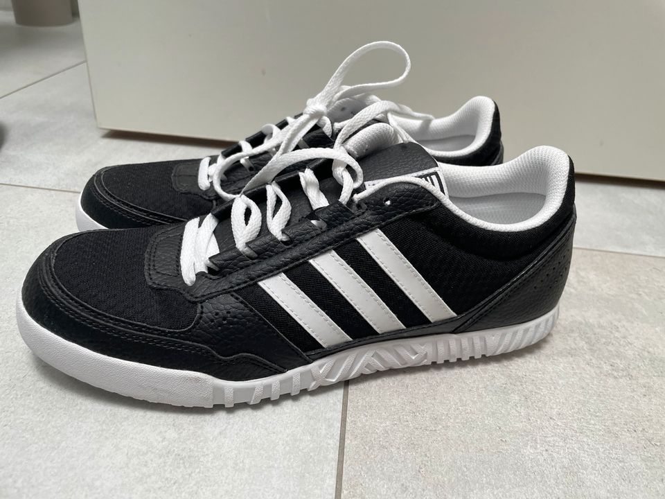 Schuhe Sport Adidas 41 schwarz weiß - kaum getragen in Rostock
